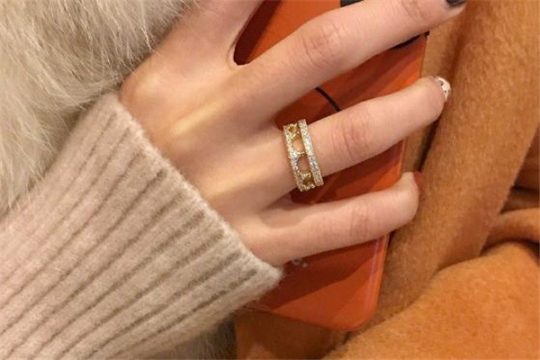 潘多拉皇冠项链,潘多拉的戒指值得买么 潘多拉皇冠项链,潘多拉的戒指值得买么