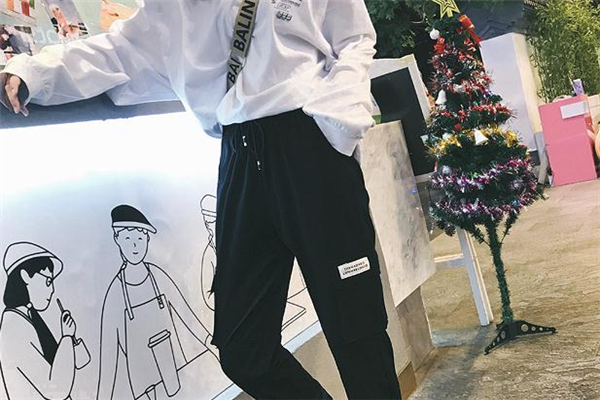 运动裤发黄什么原因导致,裤子为什么会发黄