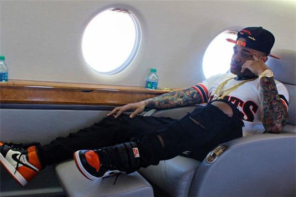 aj1扣碎多少钱,aj1黑扣碎为啥这么贵