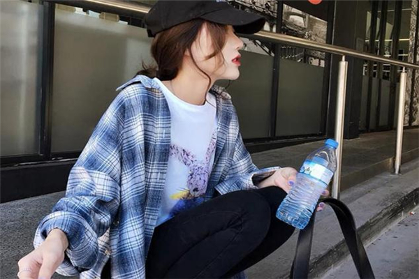 灰蓝色衬衫,蓝色格子衬衫