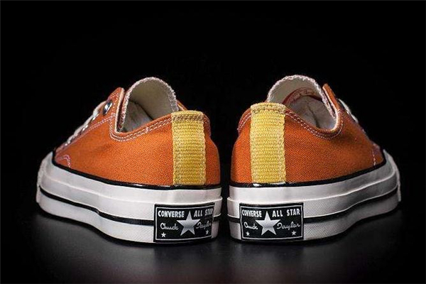 匡威黑标和三星标哪里不一样,买匡威黑标还是三星标