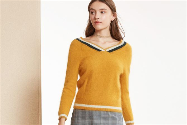 姜黄色毛衣配什么颜色外套,姜黄色毛衣配什么颜色裤子