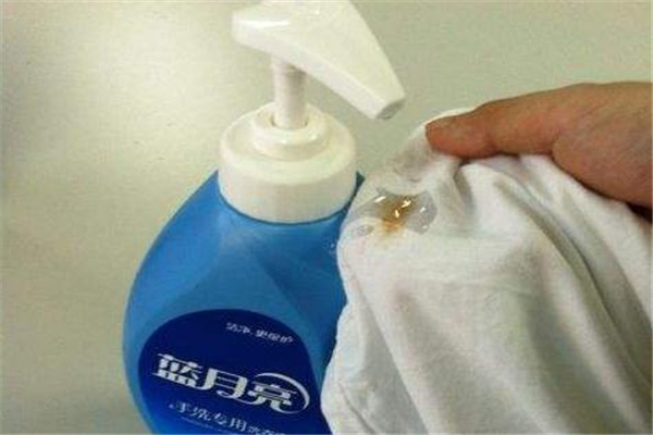衣服上的巧克力渍怎么洗掉,衣服上有巧克力怎么洗干净