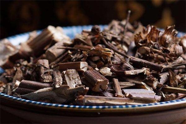 衣服沾上中药渍怎么洗掉 用这些方法,衣服上弄了中药渍怎么办 衣服沾上中药渍怎么洗掉 用这些方法,衣服上弄了中药渍怎么办