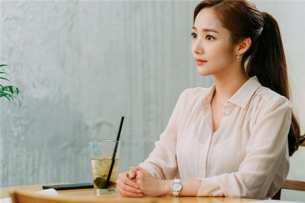 毕业生面试要穿西装吗,大学生面试要穿西装吗