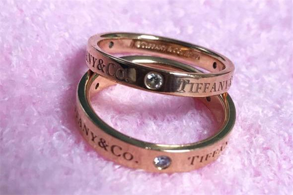 订婚戒指戴哪,订婚戒指戴哪个手指?