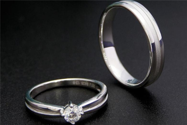 结婚戒指是买一个还是一对,订婚戒指买一对还是一个 结婚戒指是买一个还是一对,订婚戒指买一对还是一个