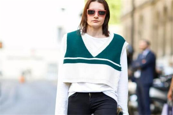 背心针织衫怎么搭配图片,针织背心搭配什么衣服