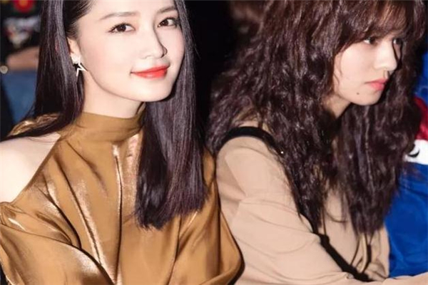 巧克力色怎么搭配衣服,巧克力色上衣搭配