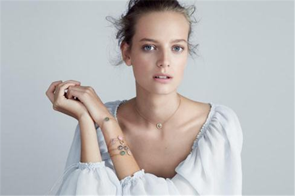 迪奥八芒星项链寓意,迪奥六芒星项链 迪奥八芒星项链寓意,迪奥六芒星项链