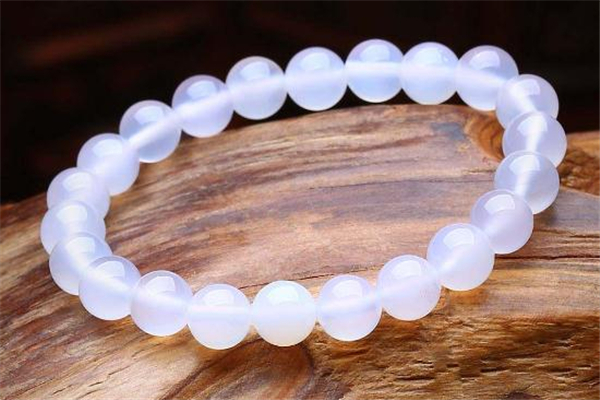 白玛瑙的寓意和象征,白玛瑙的寓意是什么 白玛瑙的寓意和象征,白玛瑙的寓意是什么