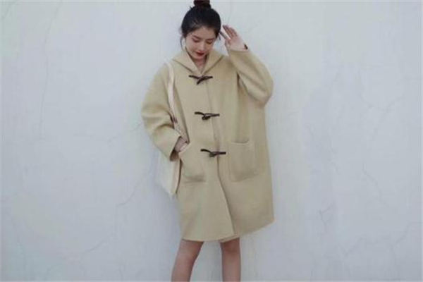 牛角扣大衣搭配图片,牛角扣大衣适合哪个年龄段穿