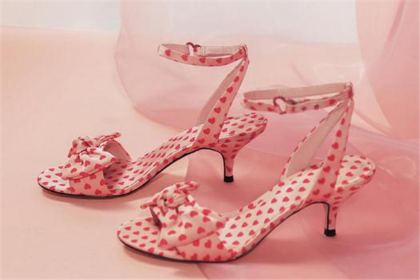 小ck2020情人节限定,小ck情人节限定爱心包2019