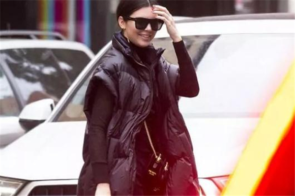 羽绒背心 搭配,羽绒背心怎么穿搭