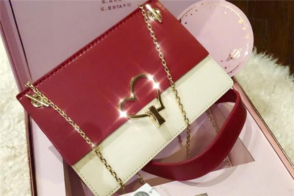 小ck2020情人节限定,小ck情人节限定爱心包2019