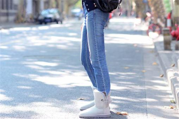 男士雪地靴怎么搭配衣服图片,高腰雪地靴