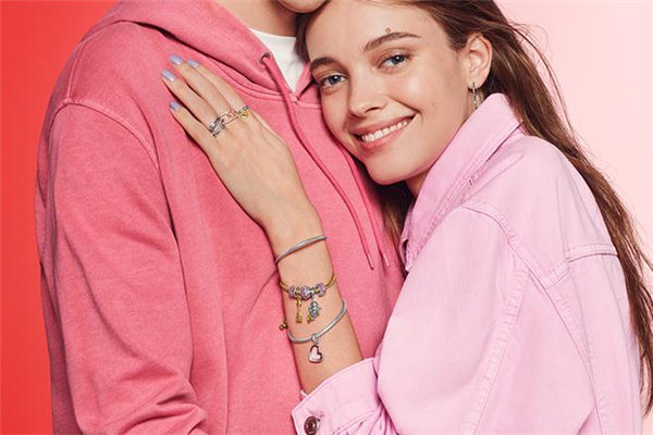 潘多拉圣诞节,潘多拉