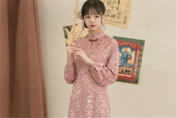 干枯玫瑰粉搭衣服搭配,干枯玫瑰色衣服