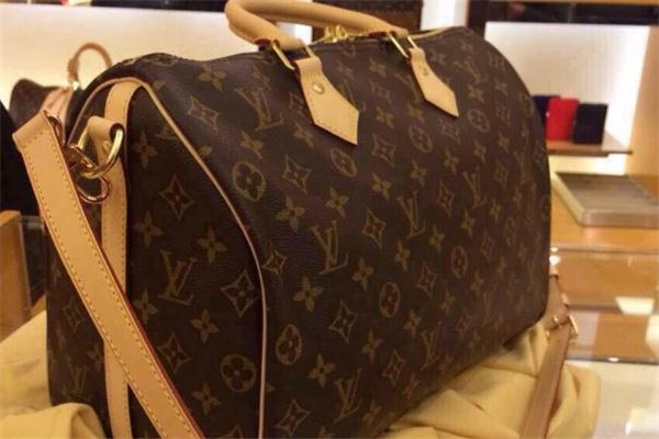 lv包为什么会变色,lv包包用久了会变色吗