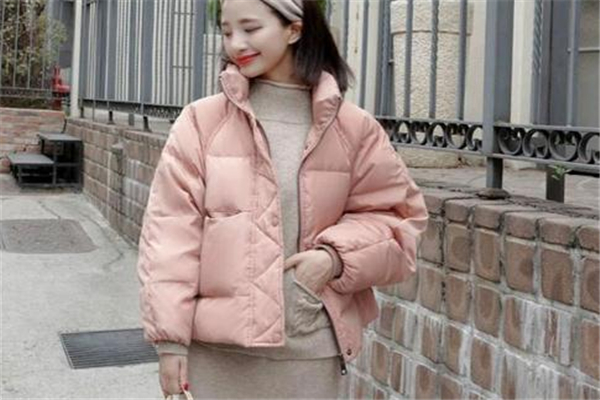 小香风短款羽绒服怎么搭配最好看,小香风短款羽绒服怎么搭配