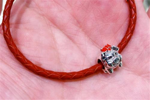 潘多拉本命年红绳手链,潘多拉手链编绳款式