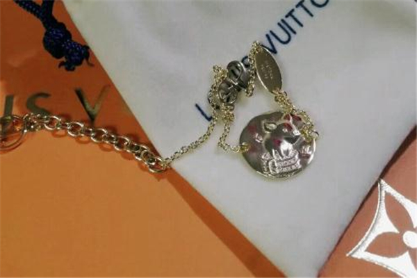 lv狗年限定包包,lv定制手链多少钱 lv狗年限定包包,lv定制手链多少钱