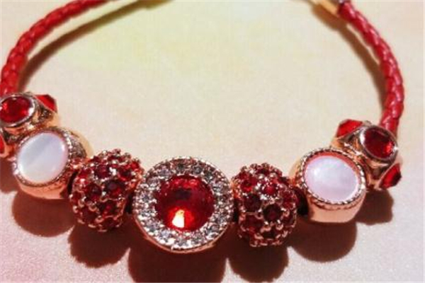 红石榴手链多少钱,红石榴石手链多少颗最好