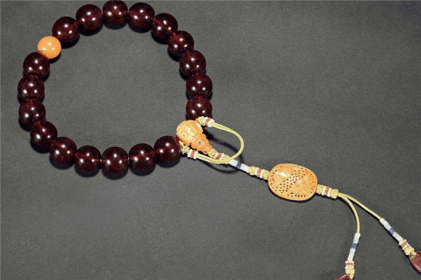 血珀有什么功效和作用,血珀有什么功效和作用 血珀保健