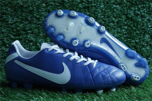 足球鞋ag和fg哪个好,fg足球鞋和ag区别 足球鞋ag和fg哪个好,fg足球鞋和ag区别