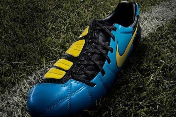 足球鞋平时穿舒服吗,足球鞋平时穿着舒服吗