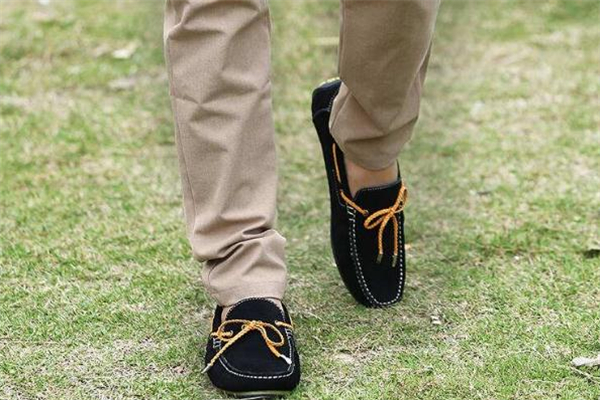 豆豆鞋什么样,豆豆鞋买什么颜色好看