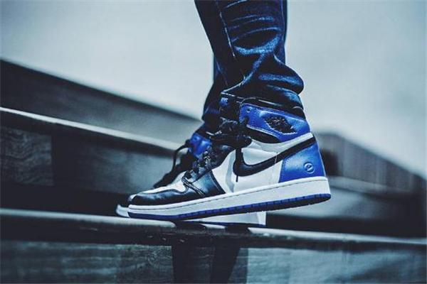 aj1大闪电和小闪电哪个好看,aj1大闪电为什么这么贵 aj1大闪电和小闪电哪个好看,aj1大闪电为什么这么贵