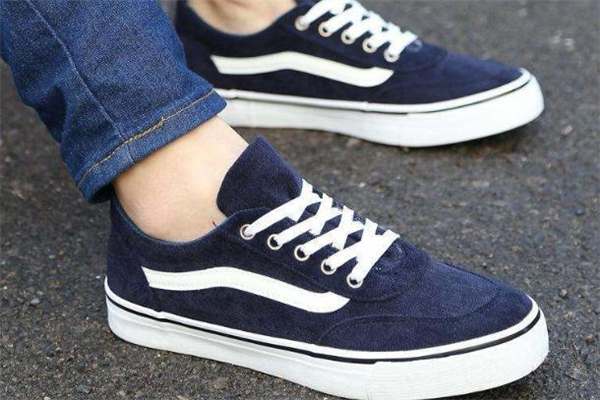 板鞋尺码怎么选择,板鞋尺码怎么选合适