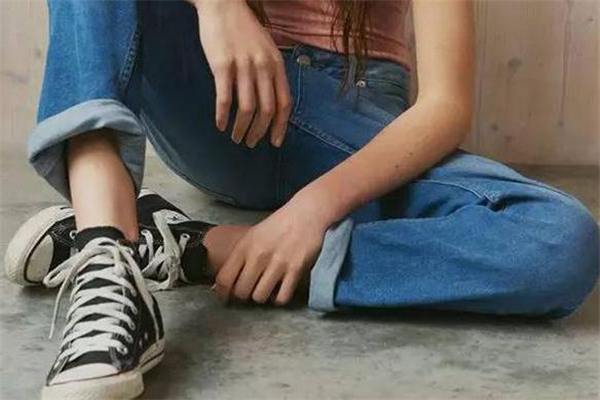 帆布鞋很臭怎么办啊,帆布鞋穿久了很臭怎么办 帆布鞋很臭怎么办啊,帆布鞋穿久了很臭怎么办