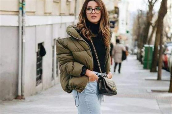小个子如何选羽绒服,适合小个子穿的羽绒服款式