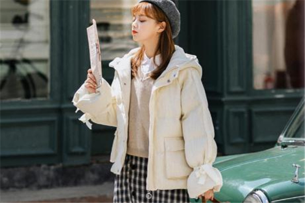 短款棉服配什么裙子,短款棉服穿搭