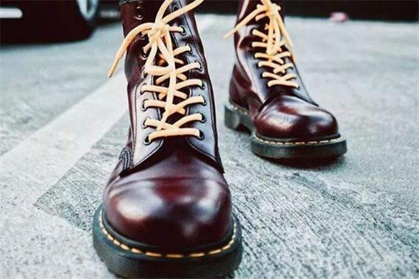 马丁靴和工装靴一样吗?,马丁靴和工装靴区别 马丁靴和工装靴一样吗?,马丁靴和工装靴区别