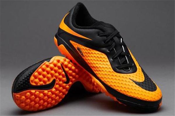 哪家足球鞋好,小孩足球鞋什么牌子好