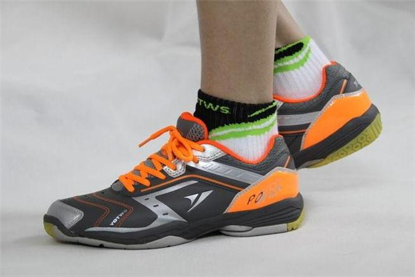 羽毛球鞋的重要性,羽毛球鞋作用重要性