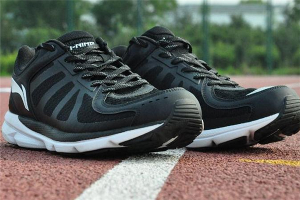 跑鞋和羽毛球鞋的区别,羽毛球鞋跟跑步鞋有什么区别 跑鞋和羽毛球鞋的区别,羽毛球鞋跟跑步鞋有什么区别