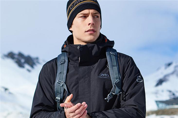 登山服和冲锋衣哪个好,冲锋衣和登山服的区别