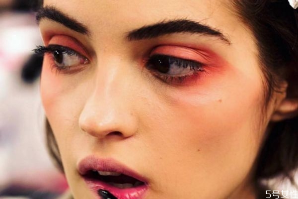 哪种人化妆反而不好看朋友圈说说,哪种人化妆反而不好看