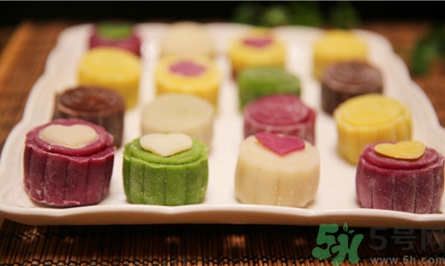 冰皮月饼的颜色用什么粉做(冰皮月饼粉可以做什么)