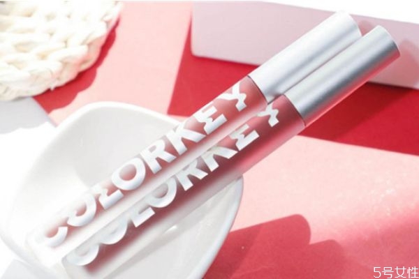 唇釉开封一年后还能用吗,唇釉开封过了一年还能用吗