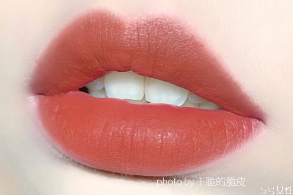 为什么口红会出汗,口红冒汗是什么意思