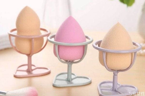 怎么判断美妆蛋吃不吃粉,如何判断美妆蛋吃不吃粉