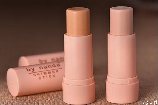 不化妆可以涂高光吗,可以不化妆只涂高光吗