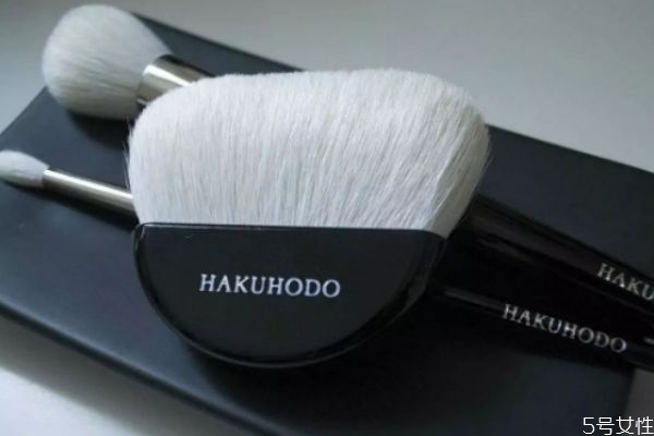 化妆刷用沐浴露洗可以吗,化妆刷能用沐浴露洗吗