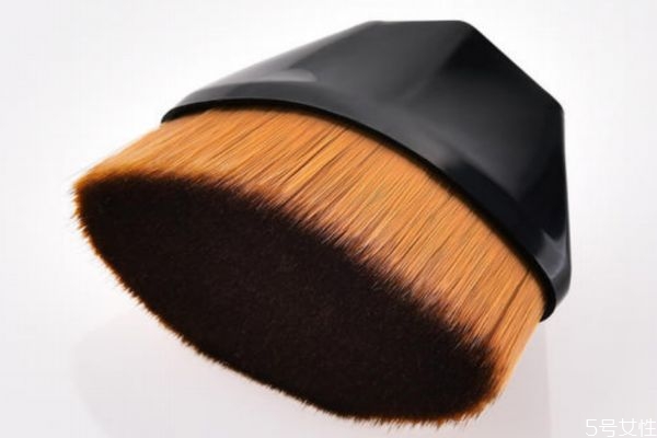 用粉底刷有刷痕怎么办,用化妆刷上粉底液有刷痕怎么办