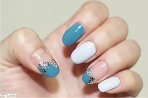 锁骨发显脸小(锁骨发显脸小的发型) 锁骨发显脸小(锁骨发显脸小的发型)